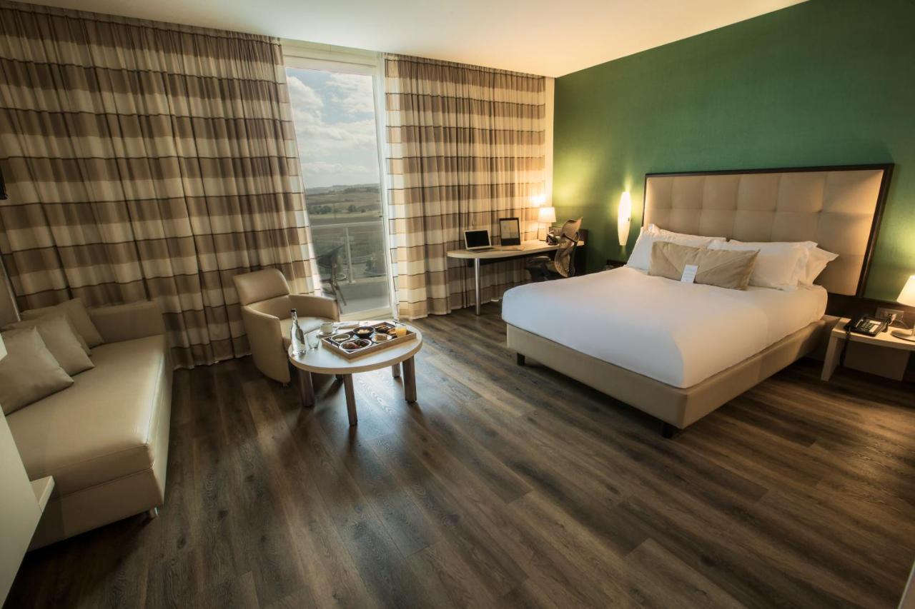 Una Hotels Mh Matera Esterno foto