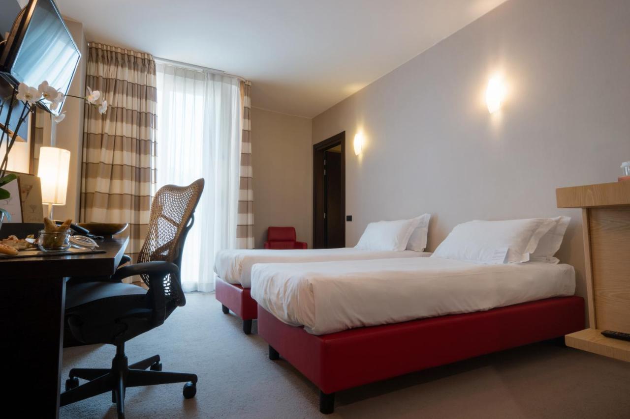 Una Hotels Mh Matera Esterno foto